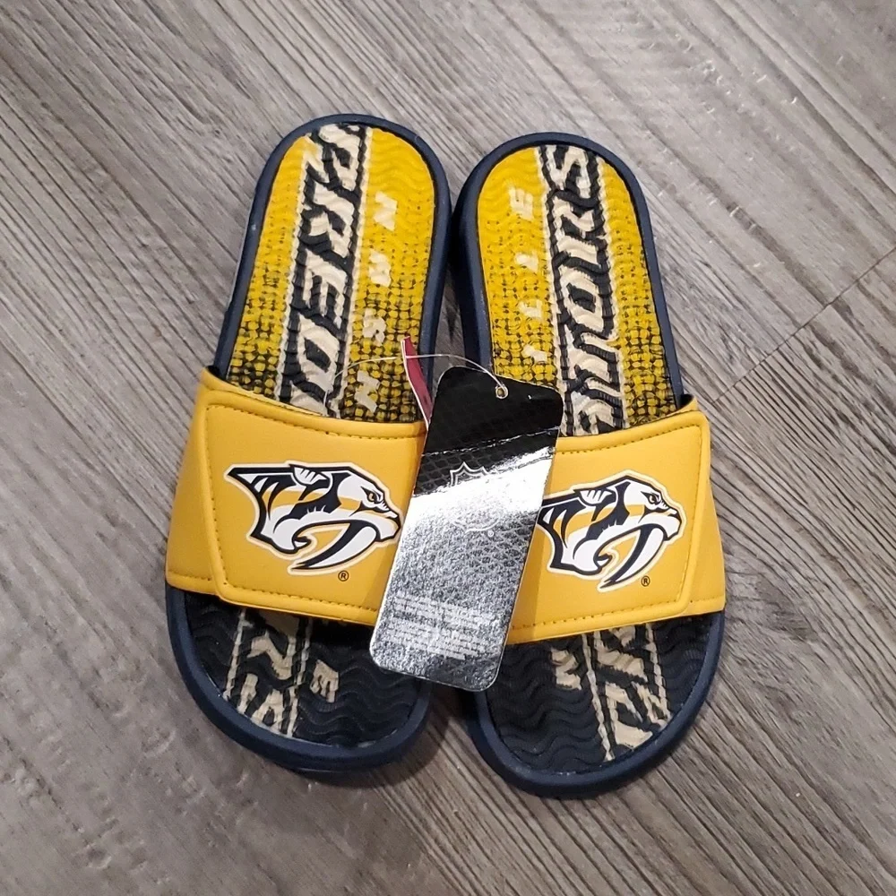 FOCO NHL Nashville Predators Sandals Size Large 2/3